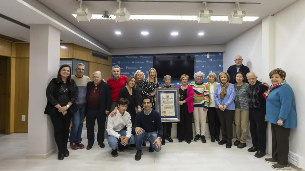 Asistentes al acto simbólico para la custodia del Premio Aragón a los fundadores de Andalán