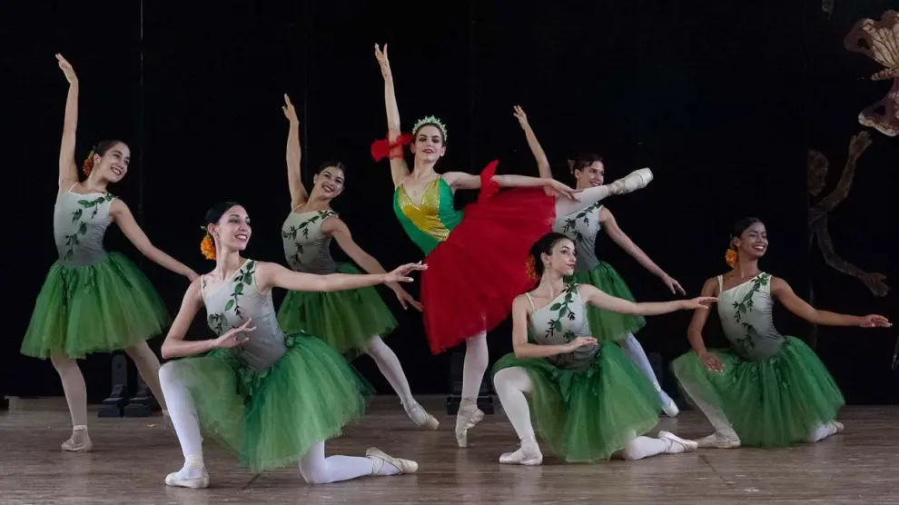 El Ballet Clásico de Camagüey ha traído a Zaragoza su 'Cascanueces'.