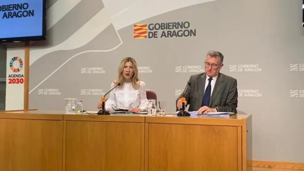 La vicepresidenta de Aragón, Mar Vaquero, y el consejero de Medio Ambiente, Manuel Blasco, este miércoles, en su comparecencia tras el Consejo de Gobierno.