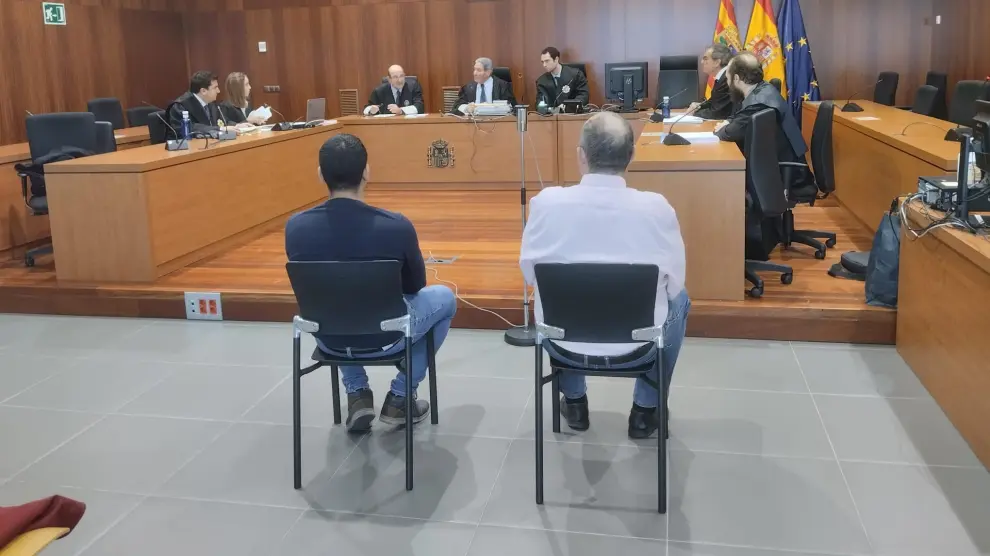 Los dos acusados, ayer, durante el juicio celebrado en Zaragoza.