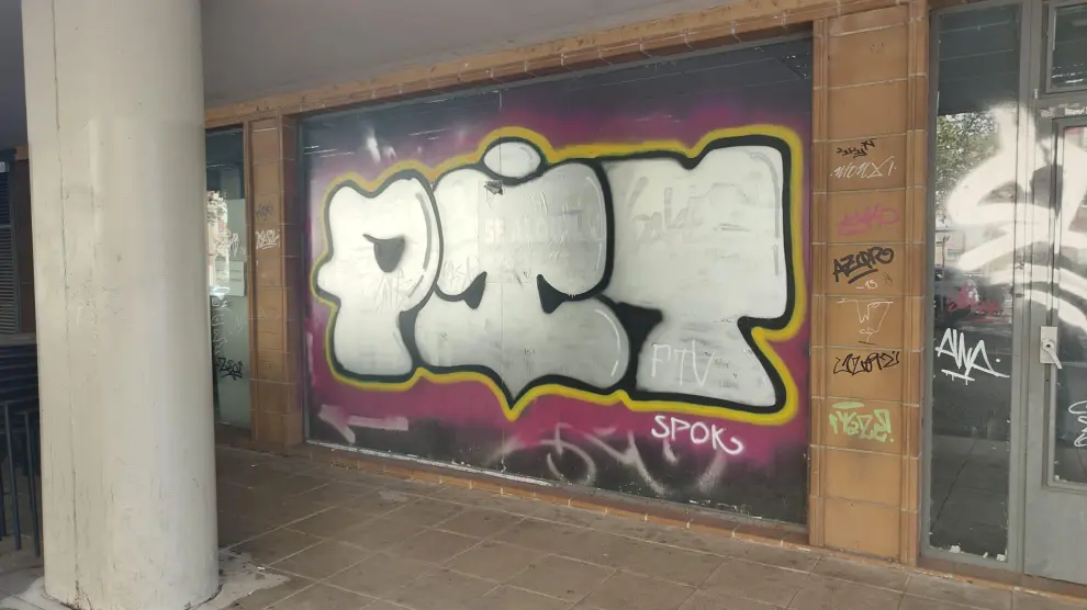Una de las pintadas del grafitero en Zaragoza