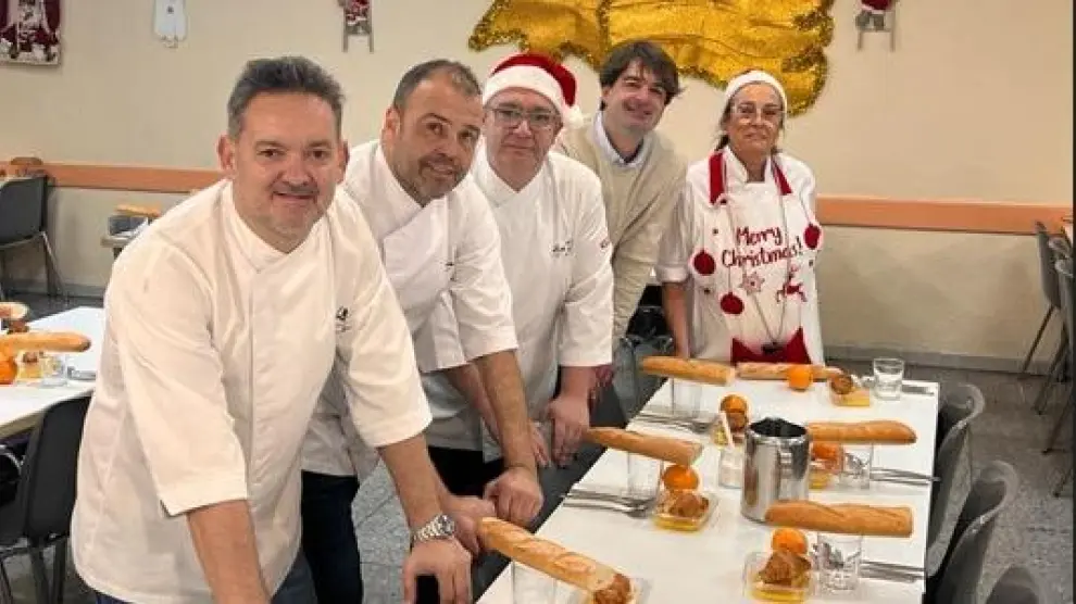 El equipo que ha preparado el menú de Nochebuena en la parroquia del Carmen