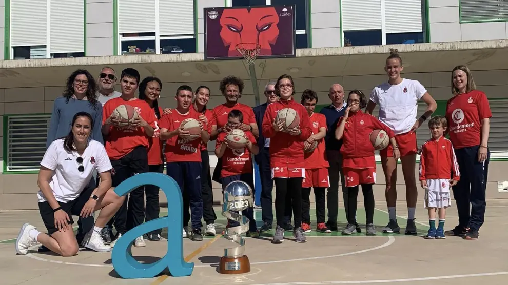 Actividad de Fundación Basket Zaragoza en el colegio San Martín de Porres.