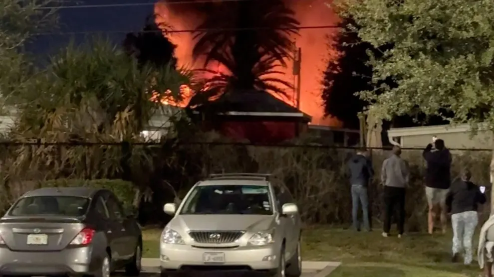 Una avioneta choca contra casas en Florida