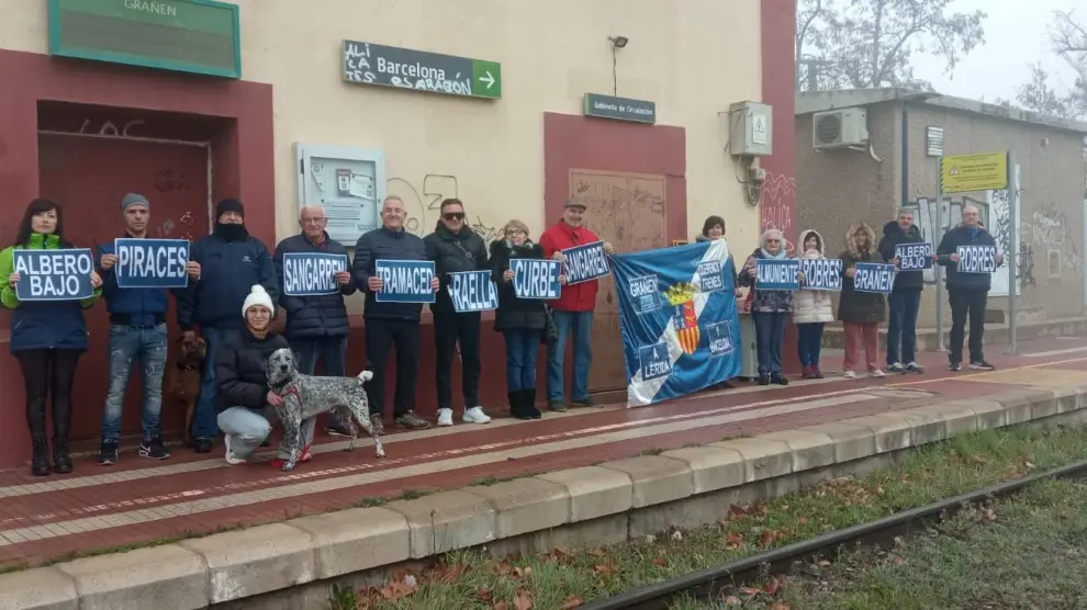 Nueva concentración de protesta en la estación de tren de Grañén.