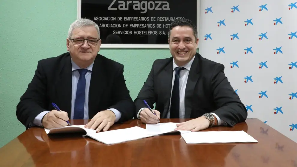 Firma del acuerdo entre Horeca y CaixaBank.
