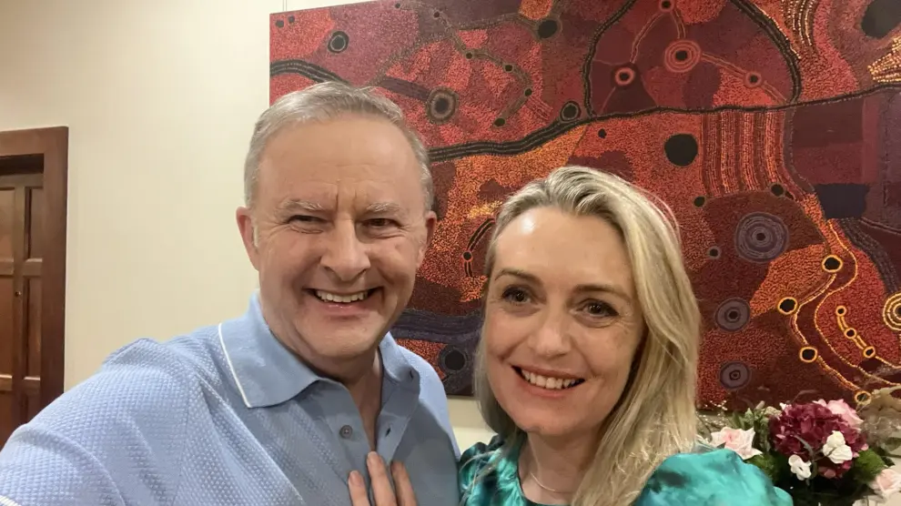 El primer ministro australiano, Anthony Albanese, anunció este jueves su compromiso con su compañera, Jodie Haydon