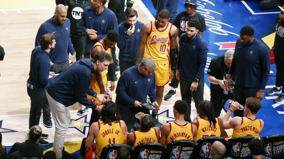 Indianapolis (United States), 17/02/2024.- Team Pau coach Pau Gasol talks with his team during a time out of the second game of the NBA All-Star 2024 Panini Rising Stars at Gainbridge Fieldhouse in Indianapolis, Indiana, USA, 16 February 2024. (Baloncesto) EFE/EPA/BRIAN SPURLOCK SHUTTERSTOCK OUT