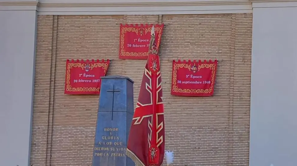 Los tres tapices que se colocaron modificados el pasado 20 de febrero en el acto del 142 aniversario.