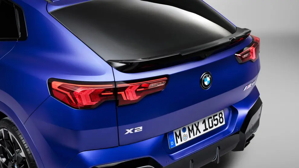 La versión más deportiva del BMW X2, la M35i, incorpora un peculiar alerón en la parte posterior.