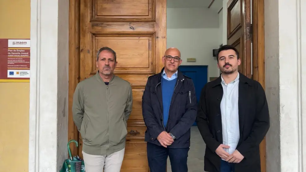 Representantes de PP, PAR y CHA que han presentado la moción de censura contra el PSOE en el Ayuntamiento de Sariñena.