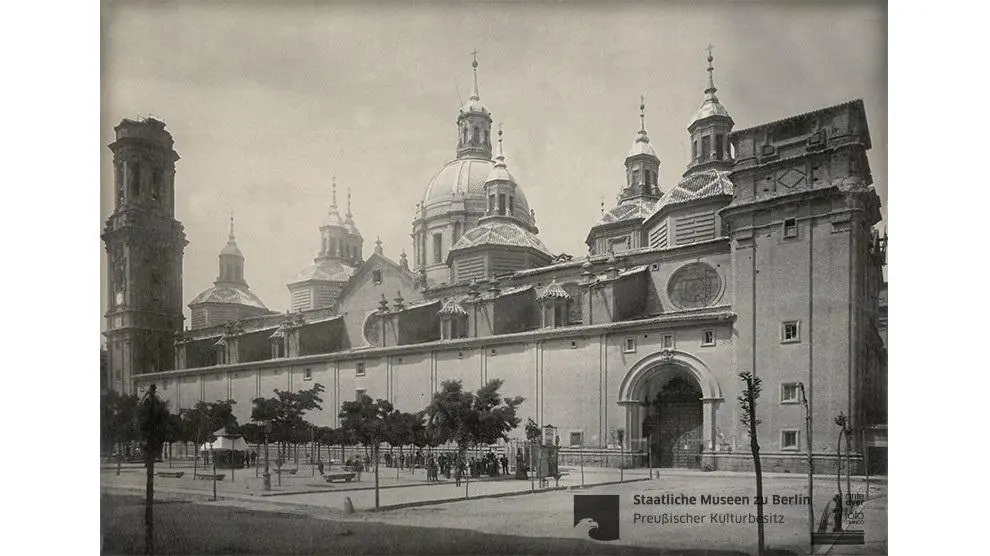 Plaza del Pilar en 1889.