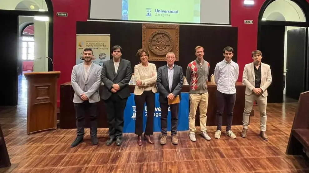 Algunos de los investigadores que han participado en el III Congreso IEDIS en la facultad de Economía y Empresa de la Universidad de Zaragoza.
