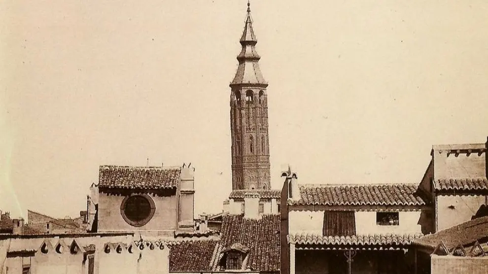 La Torre Nueva se elevaba sobre los tejados de Zaragoza a finales del siglo XIX.