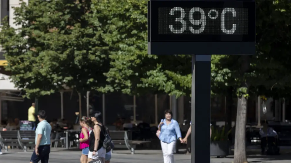 Un termómetro en el centro de Zaragoza marcaba este sábado los 39 grados