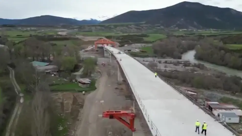 Nuevo viaducto de la variante de Sabiñánigo, en la A-23.
