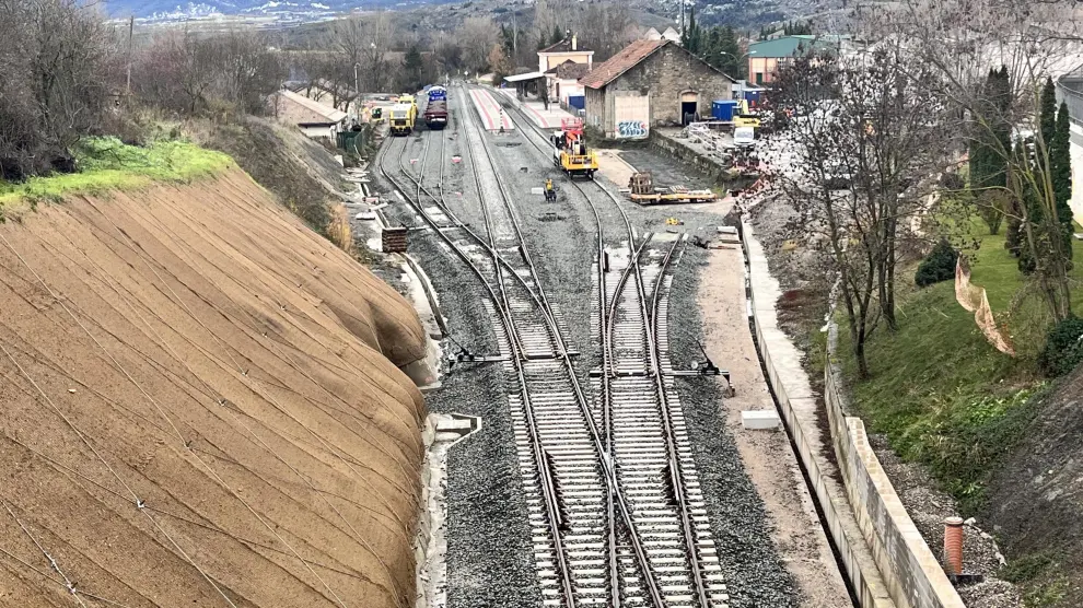 Fotos de la renovación de la línea del Canfranc en la estación de tren de Jaca.
