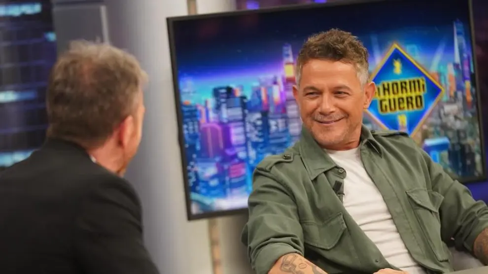 Pablo Motos sonríe con Alejandro Sanz en la semana más negra de David  Broncano