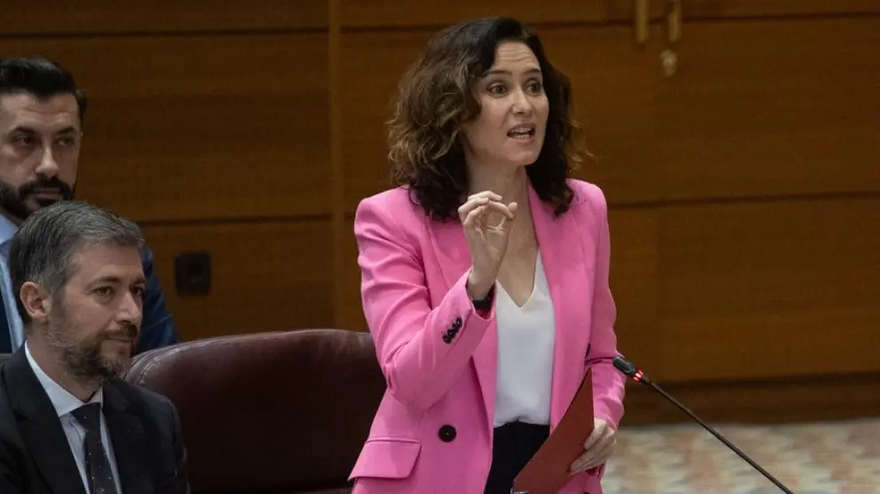 Ayuso ironiza con que alguien le diga al "hermanísimo" de Sánchez "dónde  está la oficina cuando vaya a despedirse"