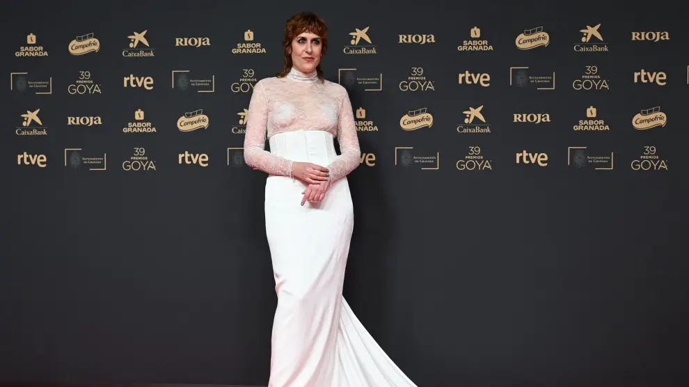 Premios Goya 2025 una alfombra en negro, rojo y dorado