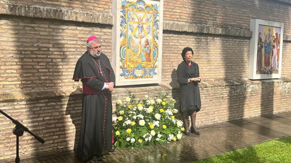 El mural cerámico de la Virgen del Pilar luce ya en los Jardines Vaticanos
