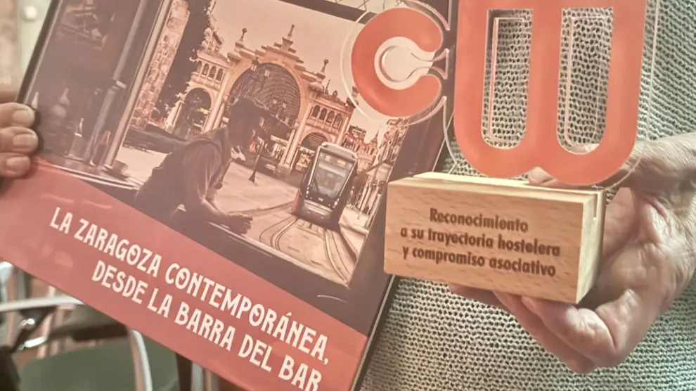 El libro 'La Zaragoza contemporánea, desde la barra del bar', de la Asociación de Cafés y Bares de Zaragoza y Provincia