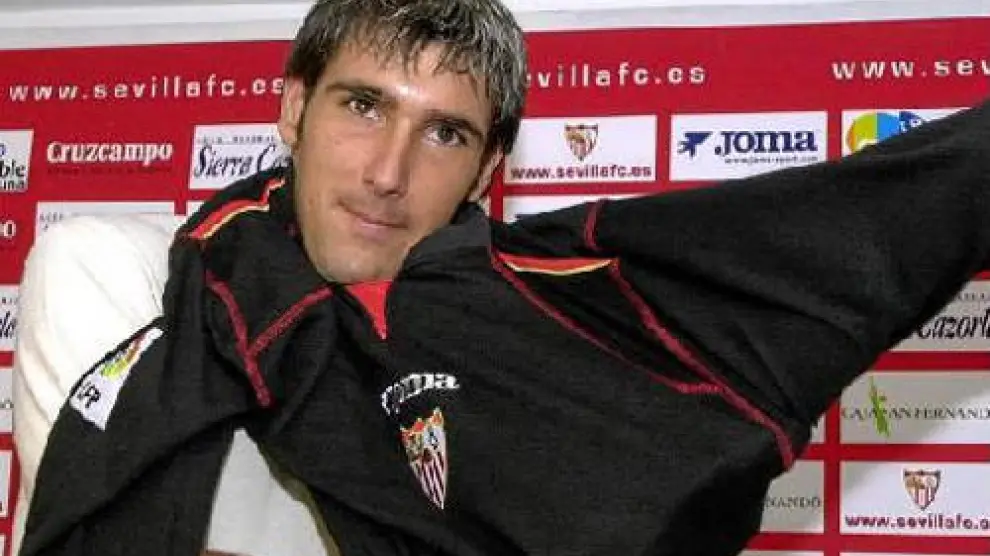 Juan Carlos Caballero, el día que firmó por el Sevilla