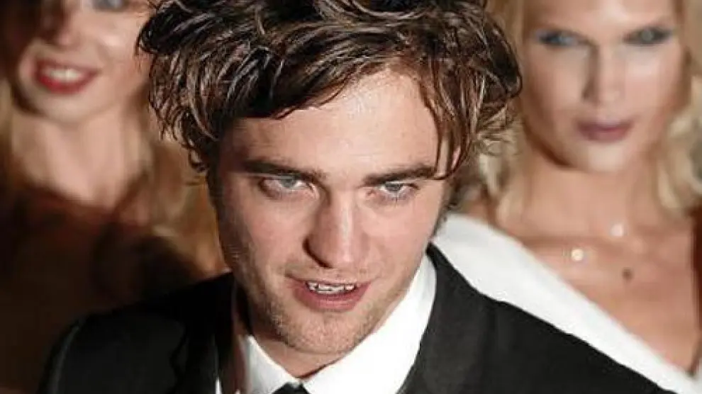 Robert Pattinson encarna a Edward en la película de 'Crepúsculo'