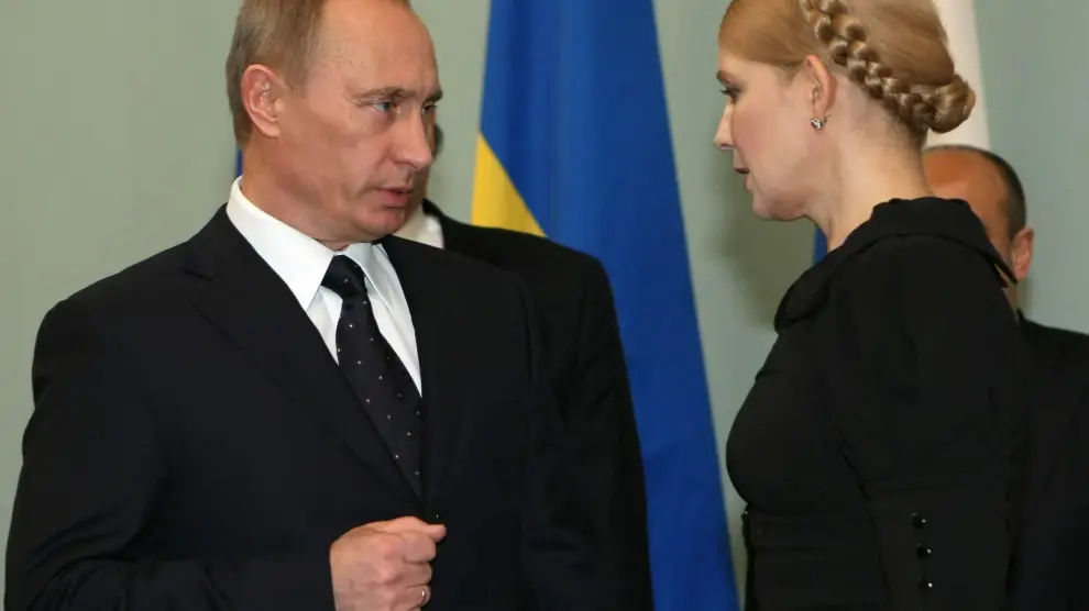 La primera ministra ucraniana, Yulia Timoshenko, junto a Vladímir Putin