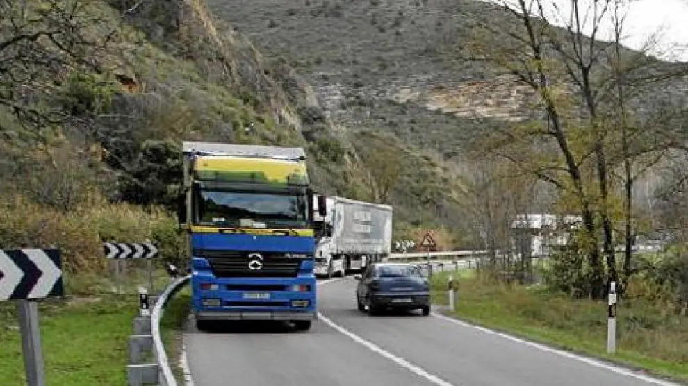 La carretera N-311, que une Teruel y Cuenca, es estrecha, tortuosa y sin arcenes