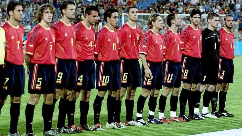 Alineación de España en el último compromiso internacional en el estadio de La Romareda, en junio de 2003. Cayó ante Grecia por 0-1