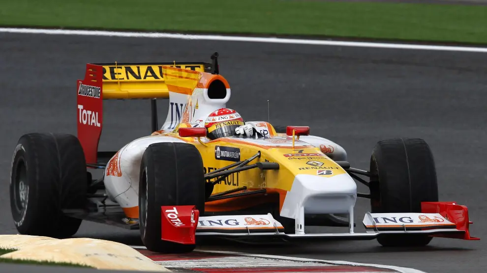 El español Fernando Alonso al volante de su nuevo monoplaza