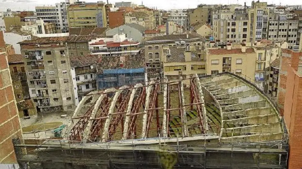 Los restos del Teatro Fleta, en una imagen tomada ayer