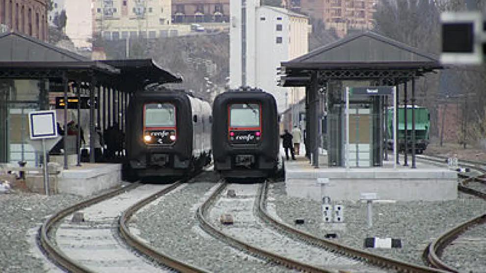 Trenes de la línea Zaragoza-Valencia con parada en la capital turolense