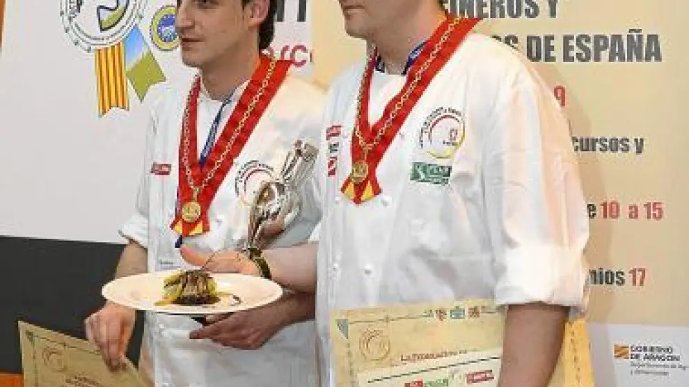 Enrique Ciria y Juan Ramón Sau, con sus diplomas.
