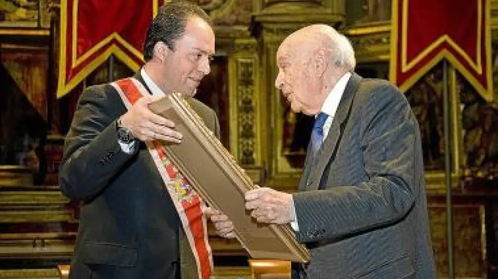 El actual alcalde, Víctor Ruiz (a la izquierda), junto a José Galindo.