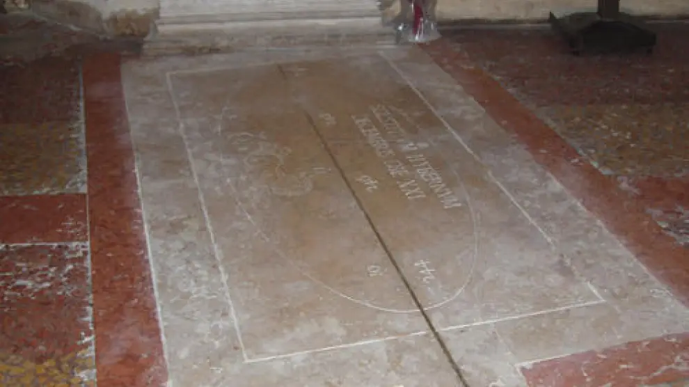 Detalle de la meridiana trazada sobre el suelo de la iglesia de San Petronio