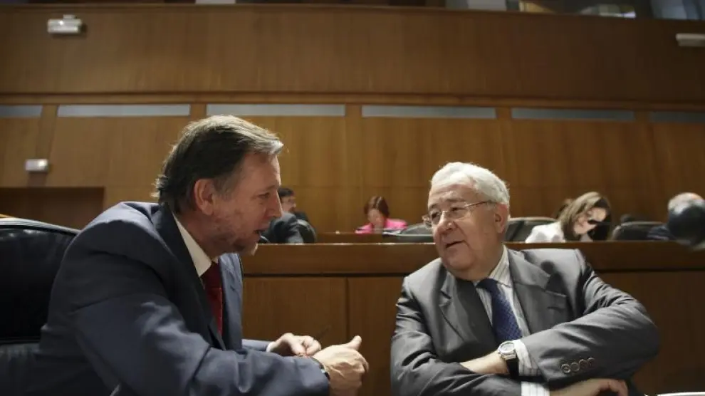 El presidente Iglesias y el vicepresidente Biel, en un pleno de las Cortes la semana pasada.