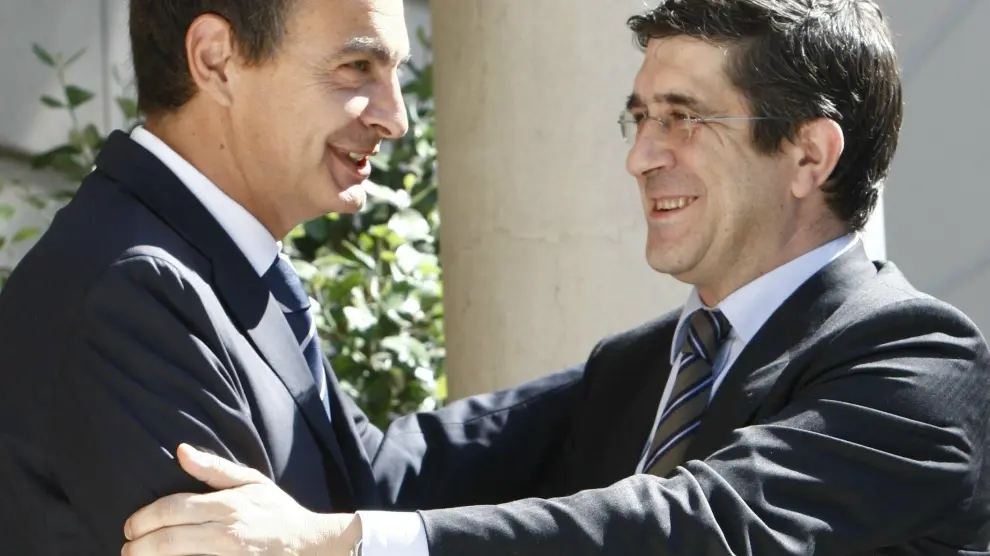 Zapatero y López: "Dos gobiernos y una misma política antiterrorista"