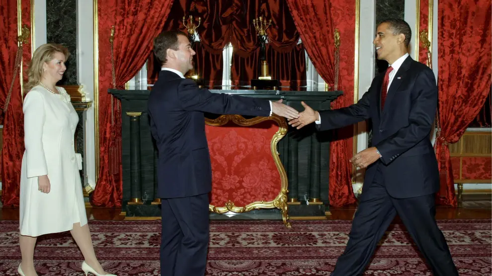 Obama y Medvédev firman un nuevo acuerdo para reducir sus miles de cabezas nucleares