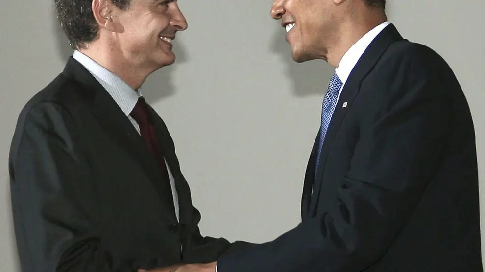 Zapatero saluda a Obama a su llegada a la cumbre en Italia