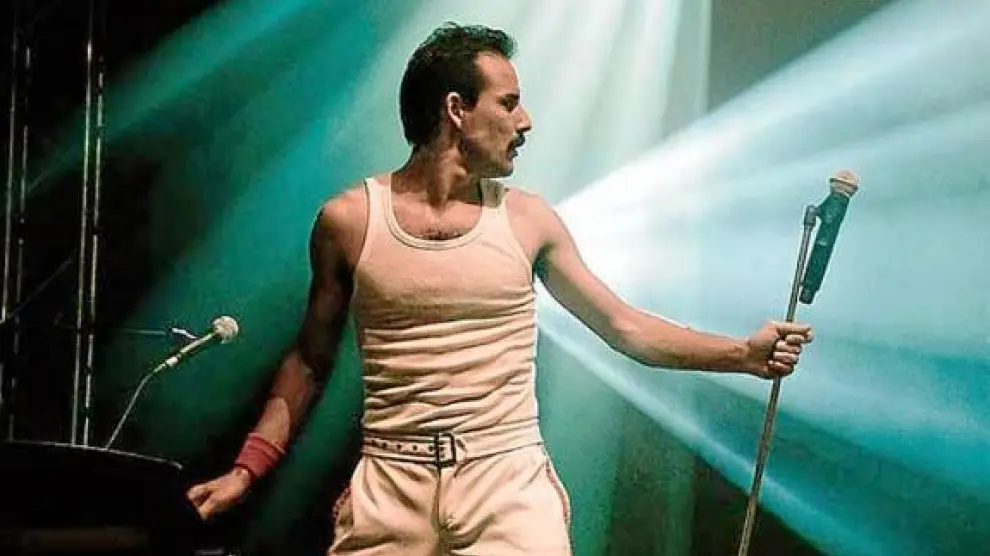 Ezequiel Tibaldo, caracterizado como su ídolo Freddie Mercury.