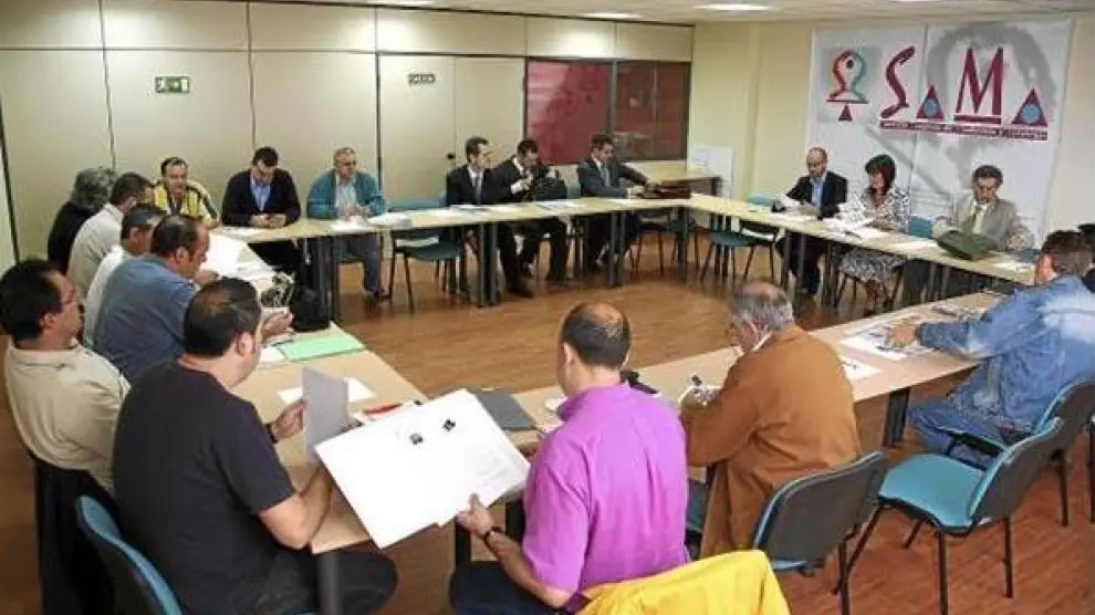 Imagen de archivo de una de las reuniones de la dirección y los trabajadores de Tuzsa en 2007