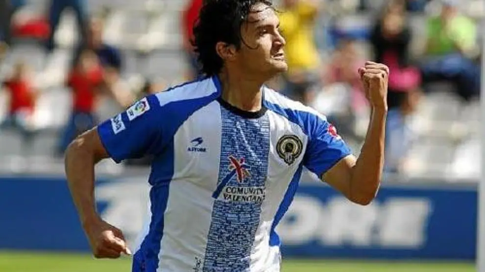 Abel Aguilar celebra uno de sus goles con el Hércules