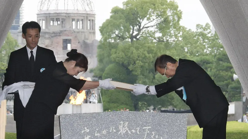 Homenaje a los fallecidos tras la explosión de la bomba nuclear