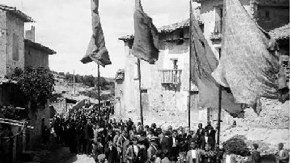En 1922, los feligreses procesionaban separados por sexo