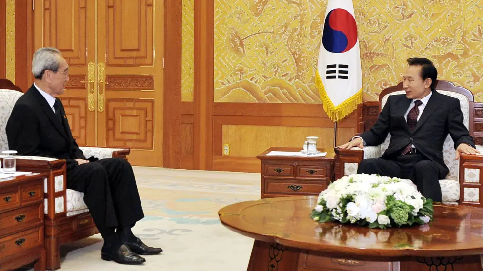 Reunion del presidene surcoreano con los enviados de Corea del Norte
