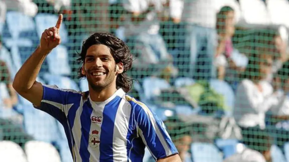Ángel Lafita celebra un gol con la camiseta del Deportivo de la Coruña.