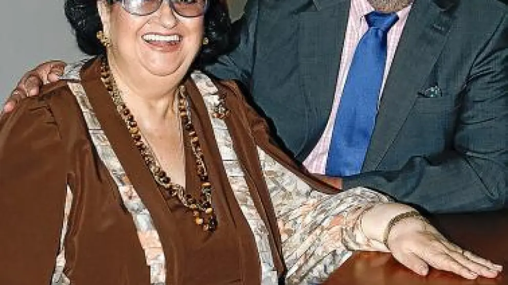 Montserrat Caballé, con el alcalde Belloch, ayer por la mañana.