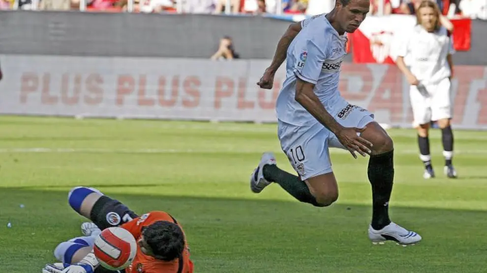 El brasileño Luis Fabiano, autor de dos goles en la última visita del Real Zaragoza al Sánchez Pizjuán (5-0) de la temporada 07/08.